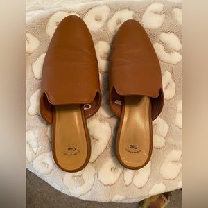 Gap cognac mules